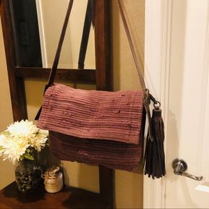 Threads of Evolution The Mac Messenger Crossbody